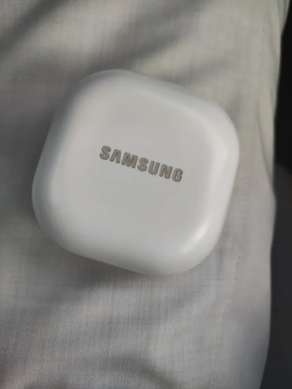 Samsung Wireless Earbuds Case - Gently Used